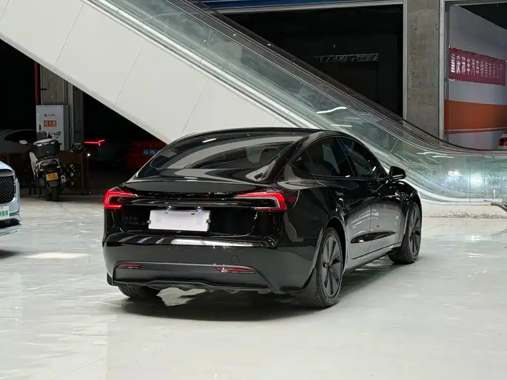 Tesla Model 3 — фото 6