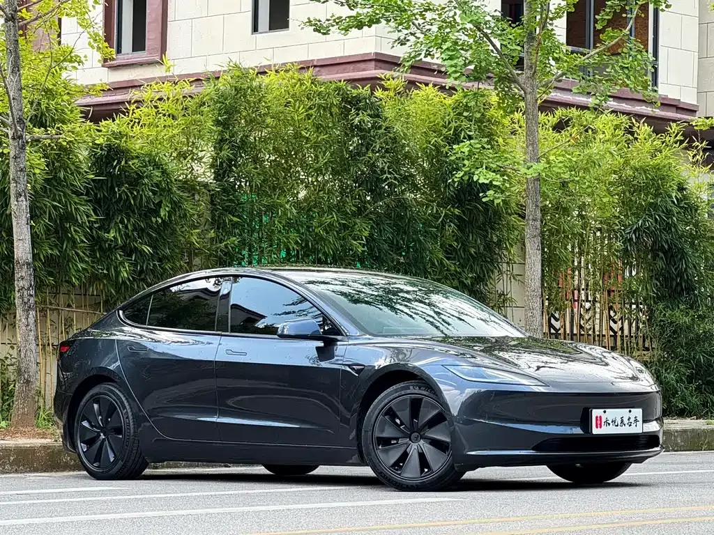 Tesla Model 3 — фото 9