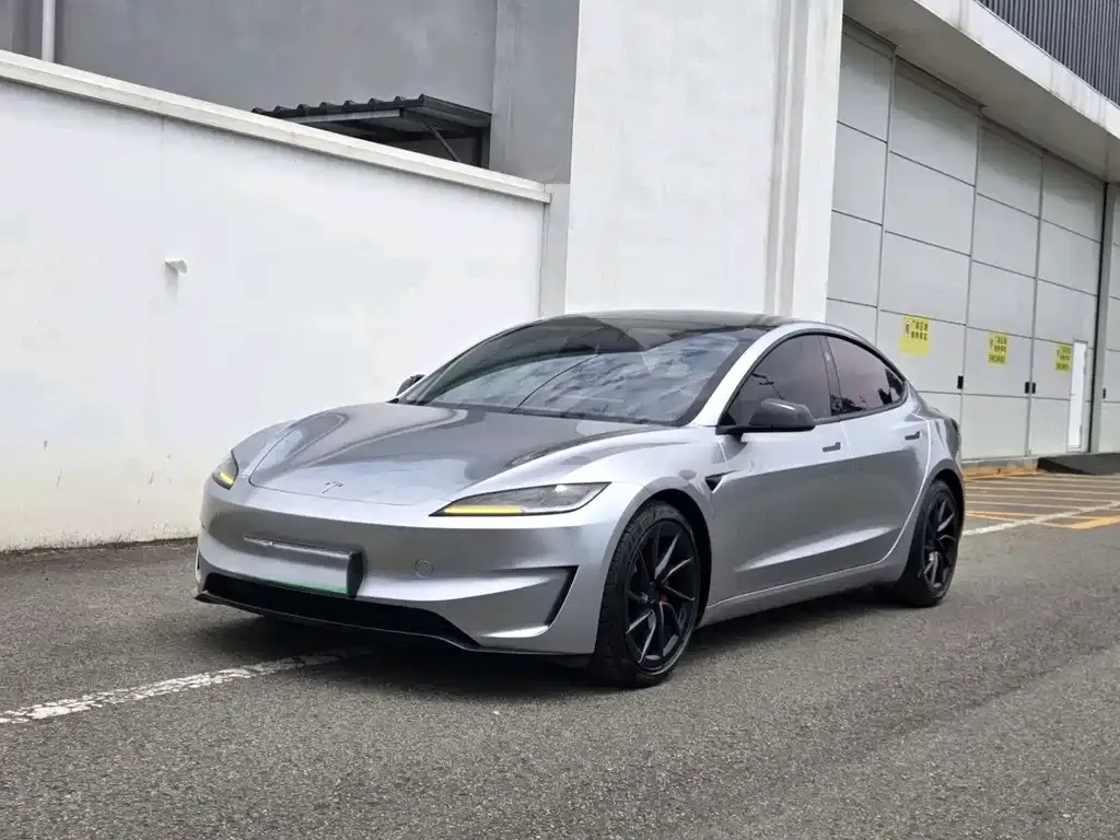 Tesla Model 3 — фото 1