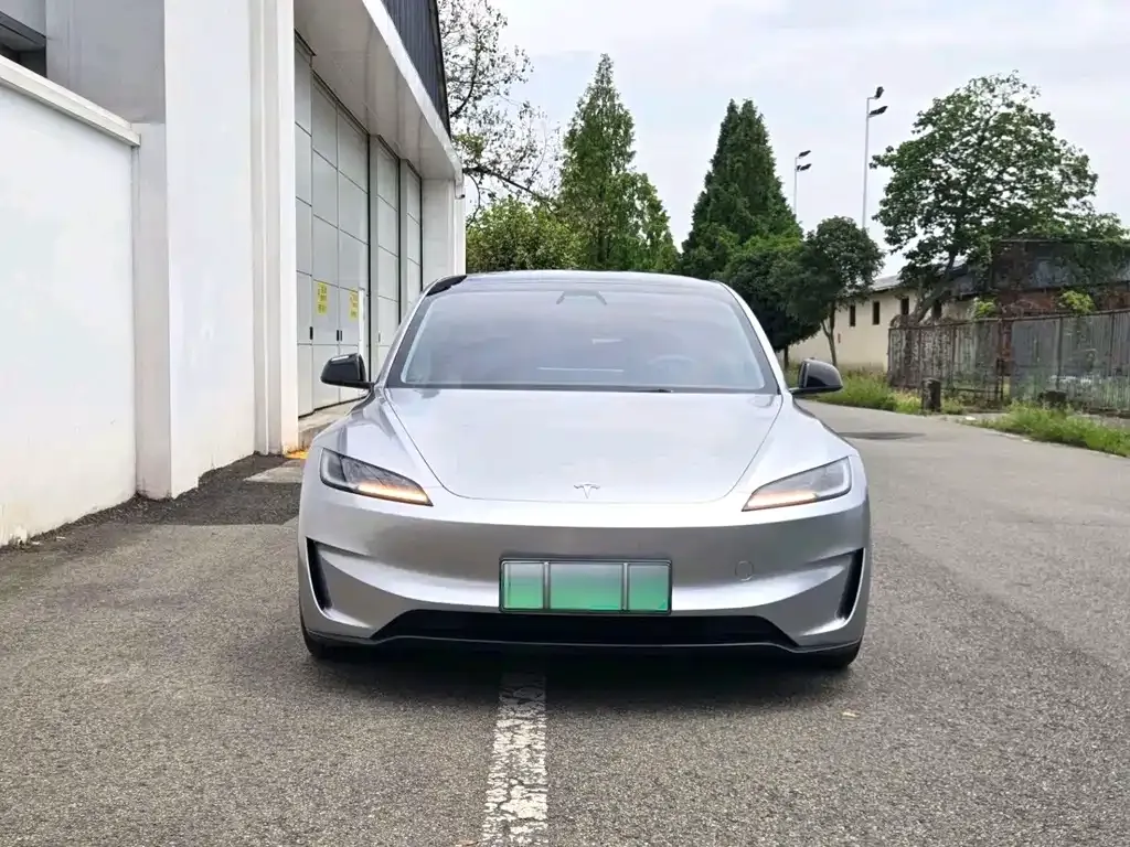Tesla Model 3 — фото 4