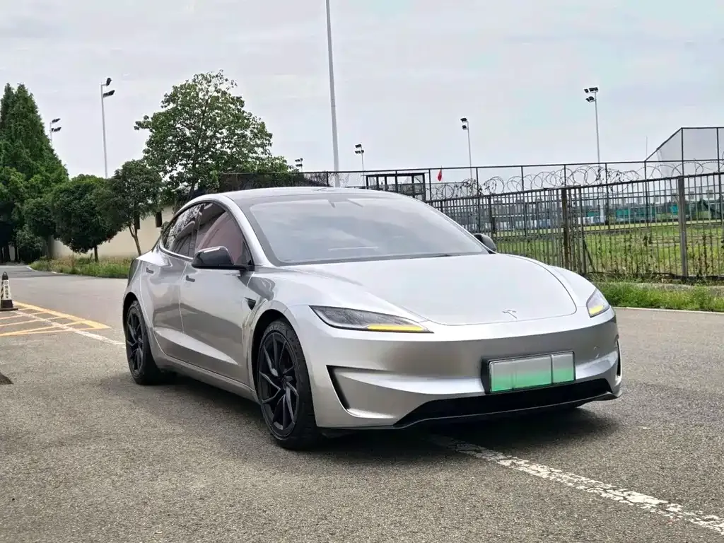 Tesla Model 3 — фото 3