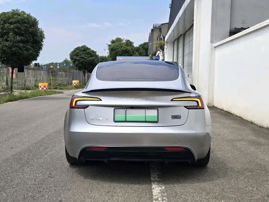 Tesla Model 3 — фото 9