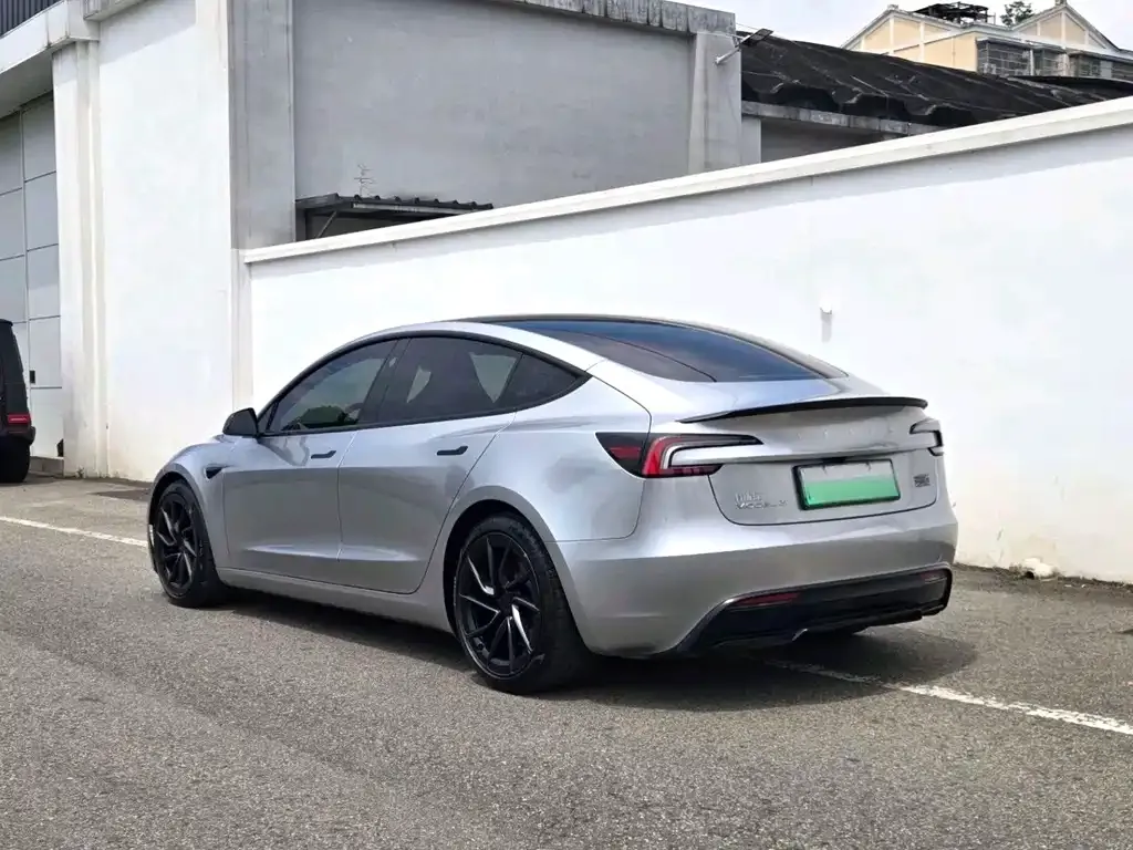 Tesla Model 3 — фото 5