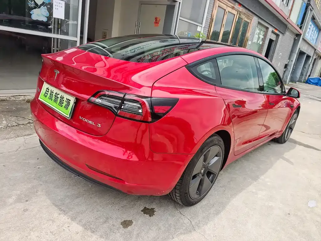 Tesla Model 3 — фото 9