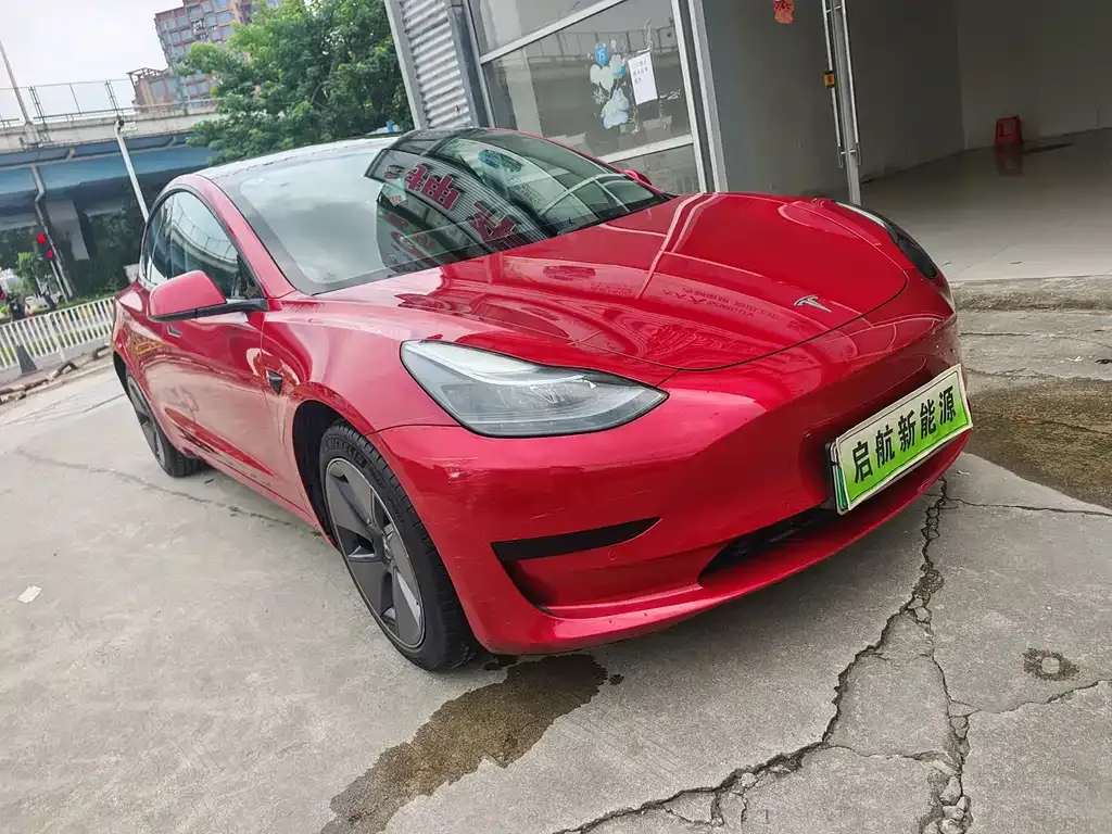 Tesla Model 3 — фото 10