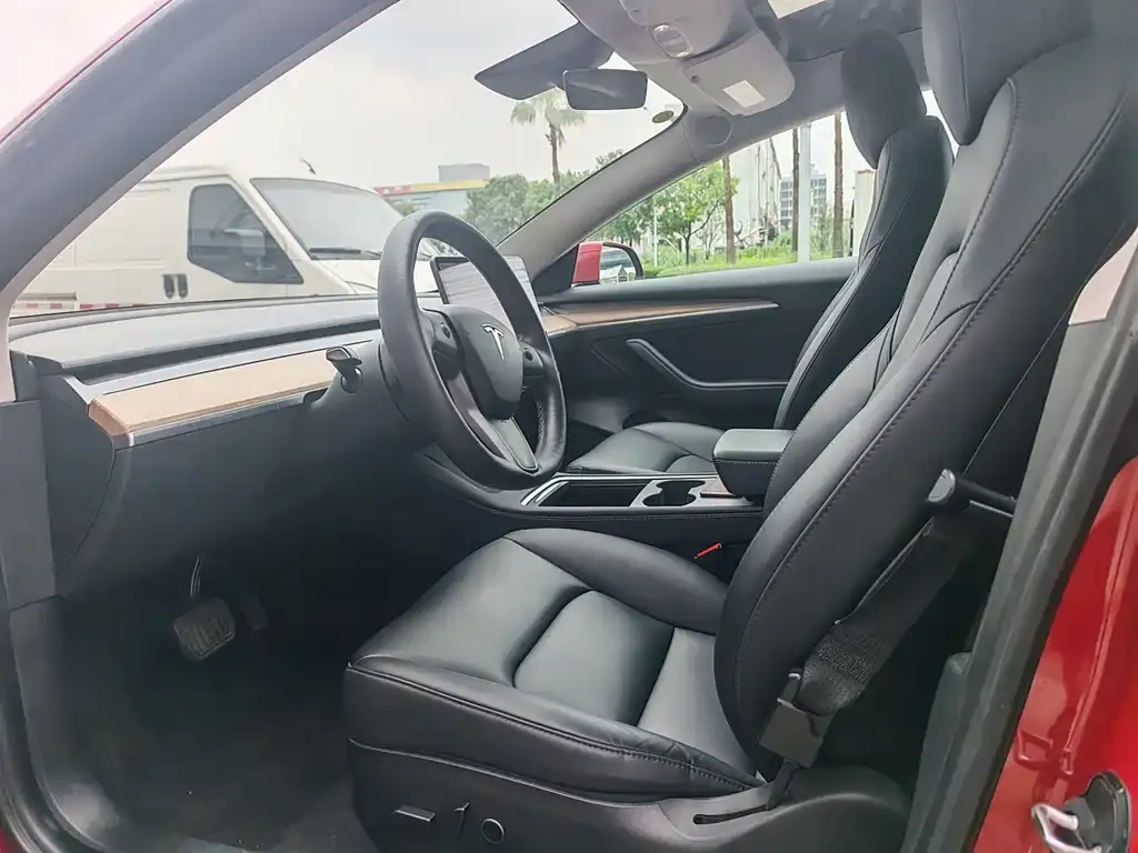 Tesla Model 3 — фото 6