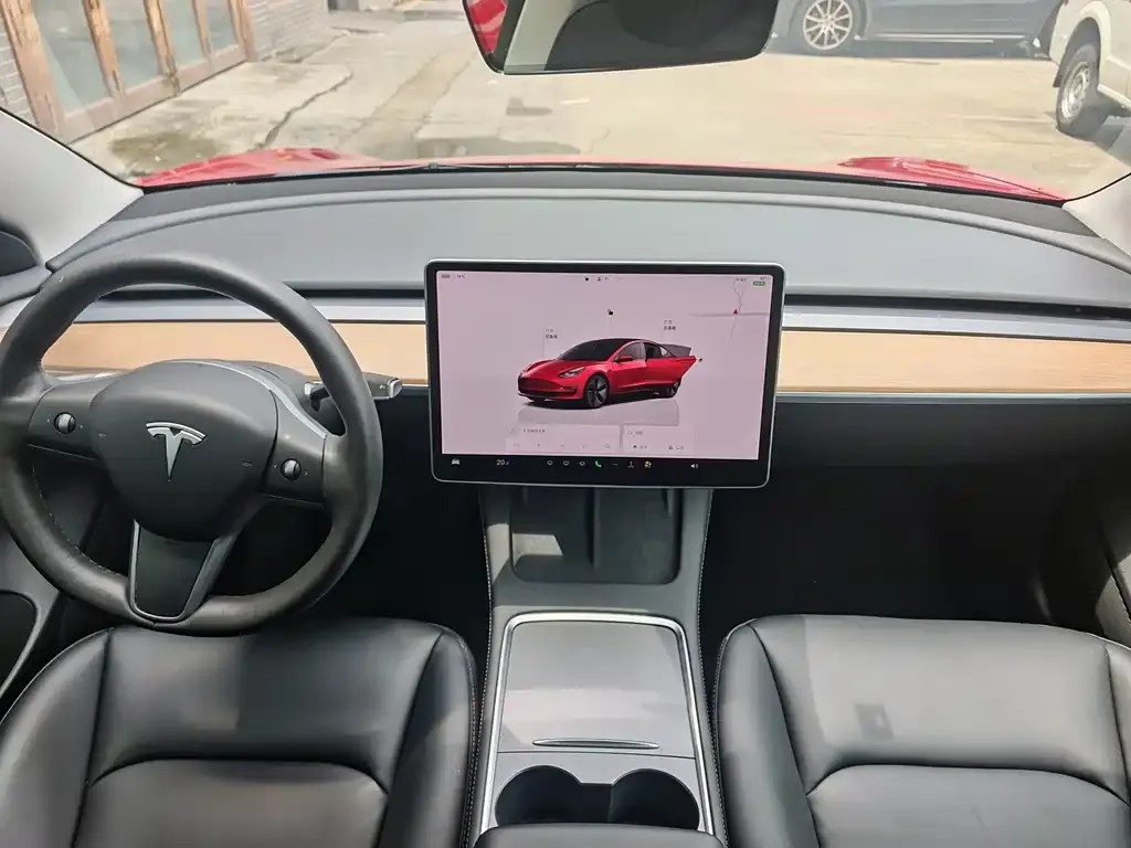 Tesla Model 3 — фото 2