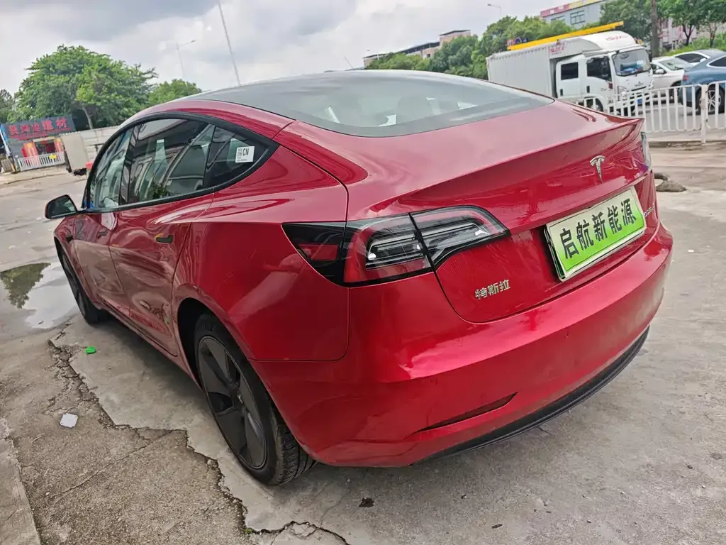 Tesla Model 3 — фото 7