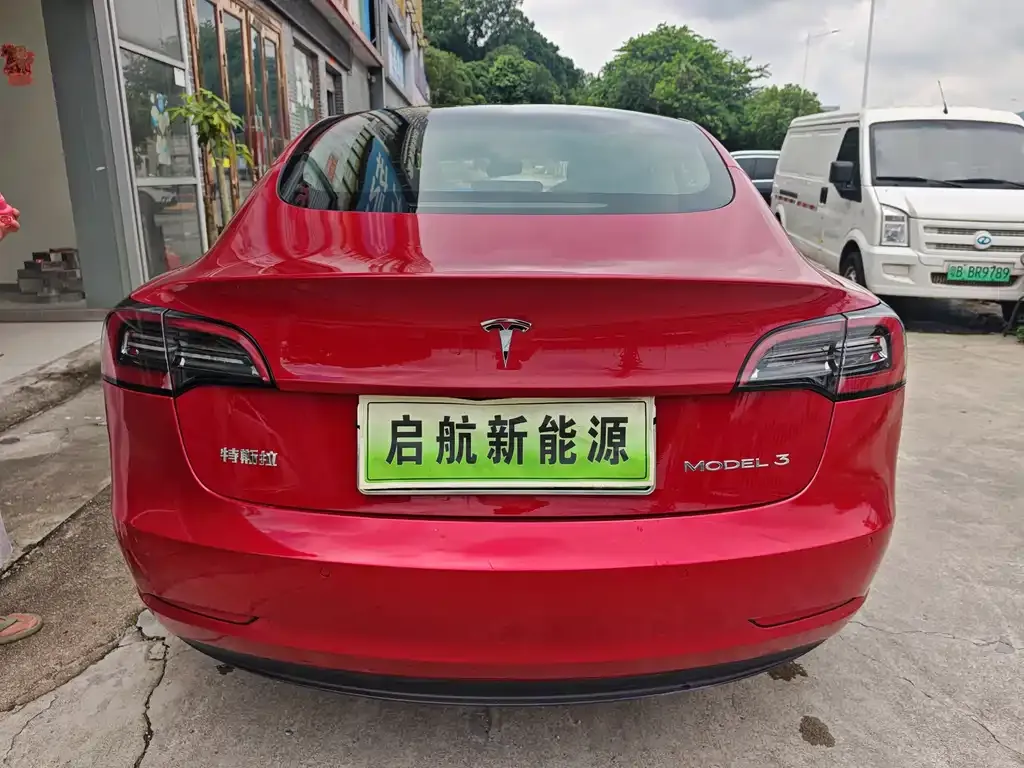 Tesla Model 3 — фото 5