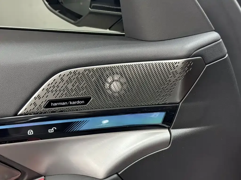 BMW 5 Series — фото 10