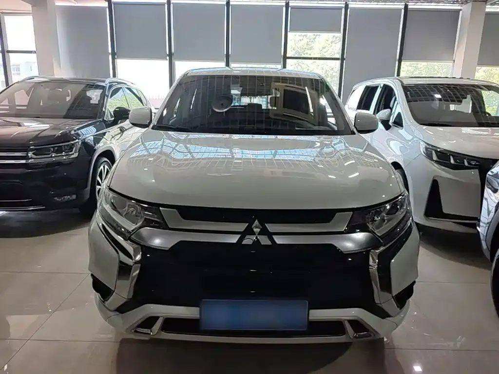 Mitsubishi Outlander — фото 7
