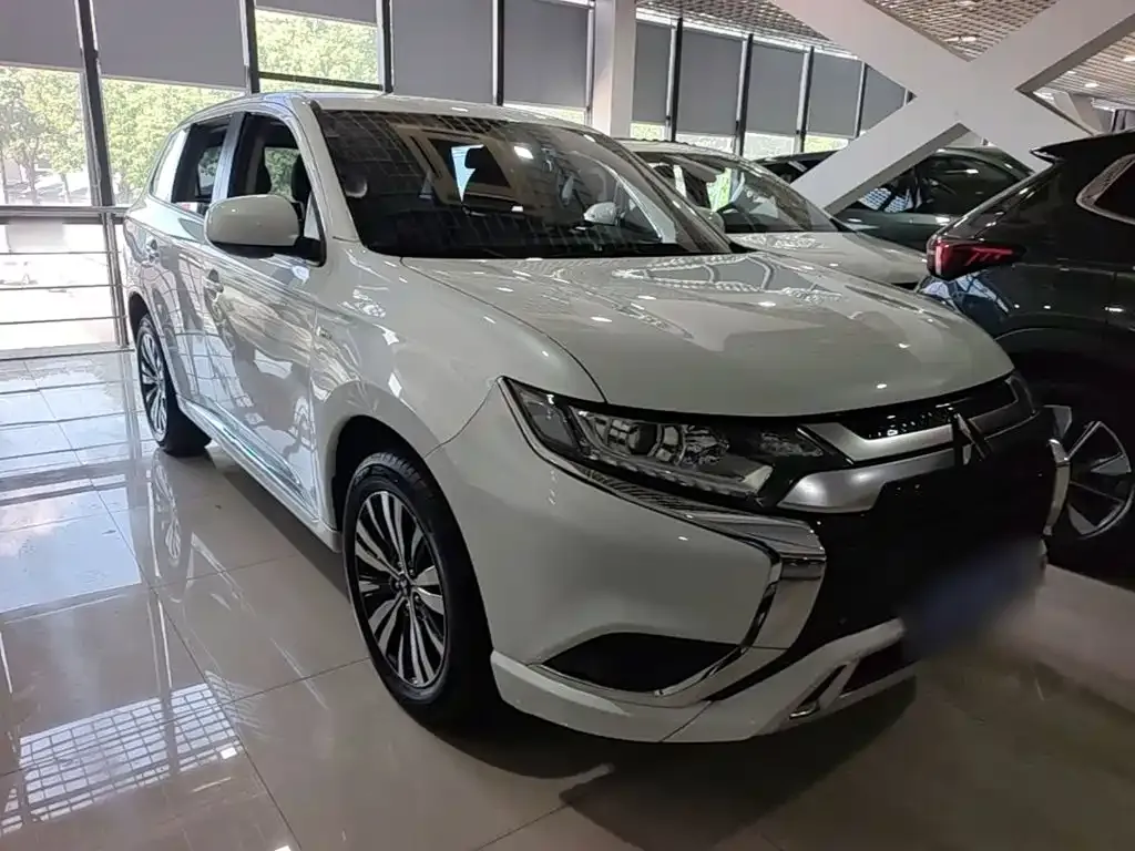 Mitsubishi Outlander — фото 10