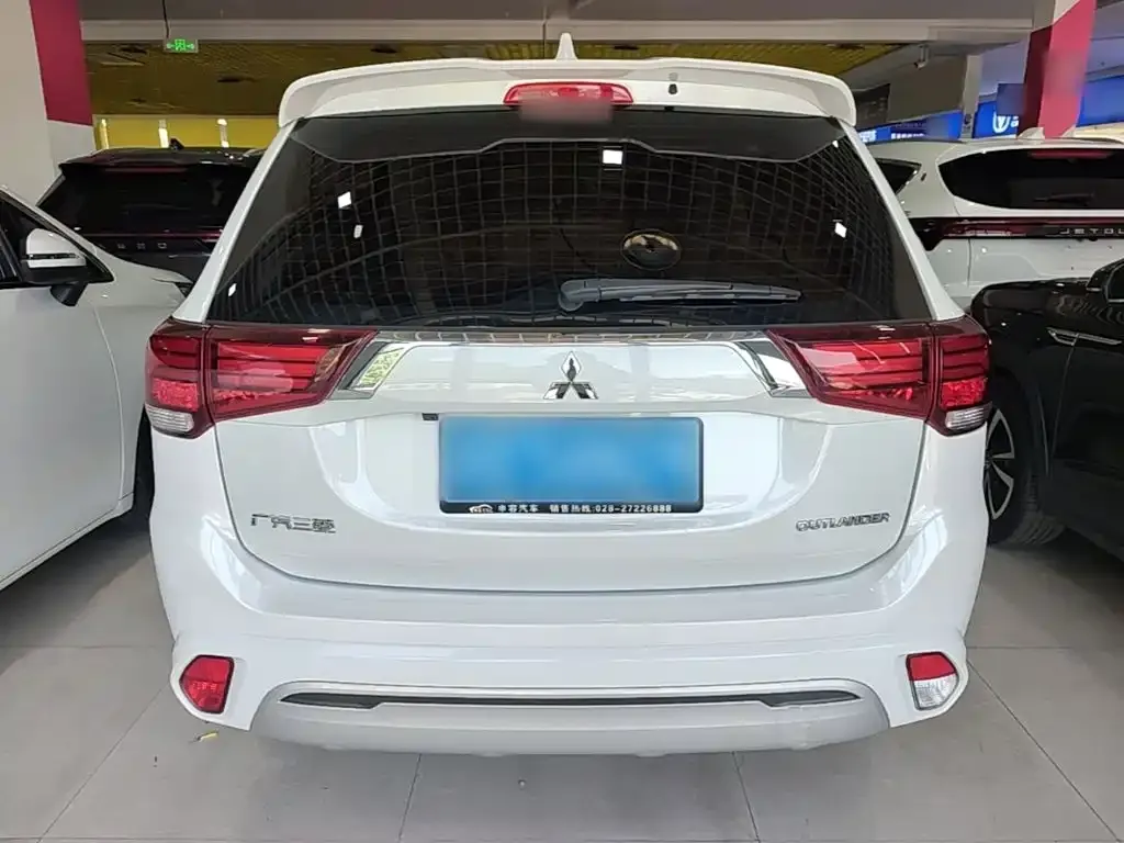 Mitsubishi Outlander — фото 4
