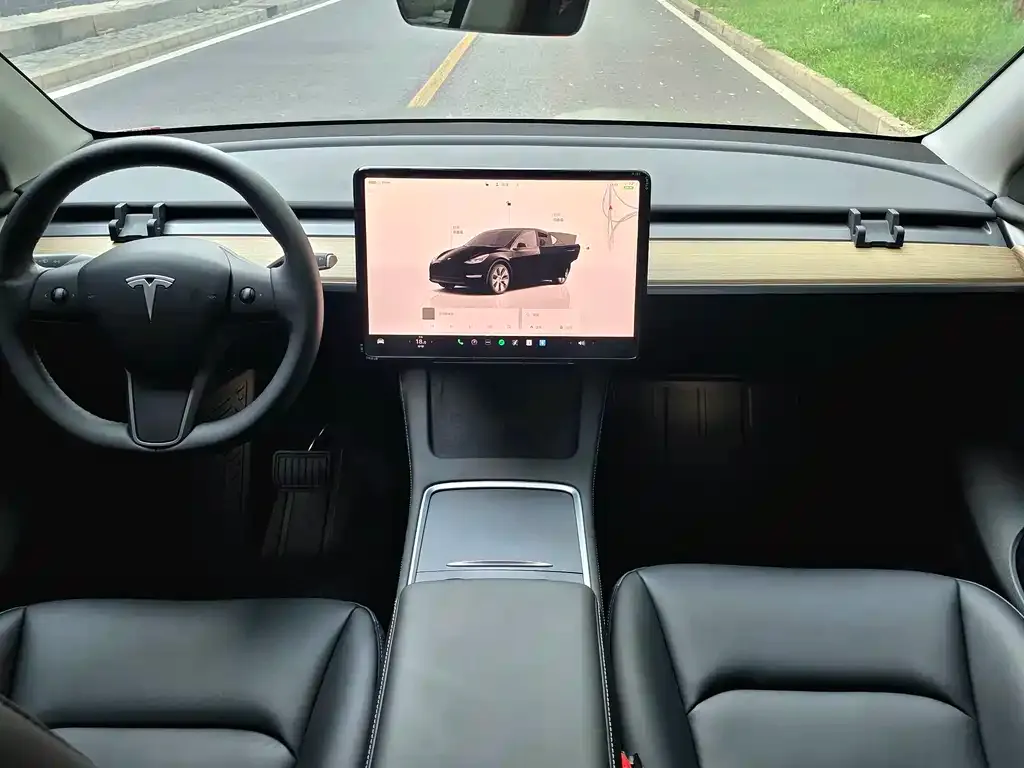 Tesla Model Y — фото 4