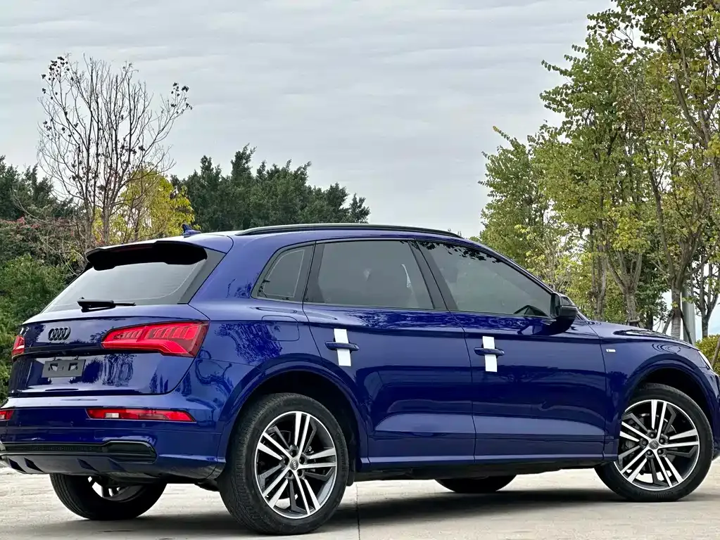 Audi Q5L — фото 9