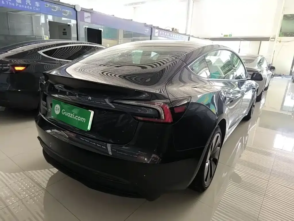 Tesla Model 3 — фото 4