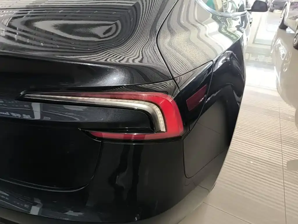 Tesla Model 3 — фото 3