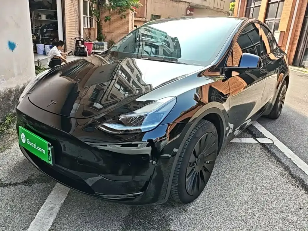 Tesla Model Y — фото 1