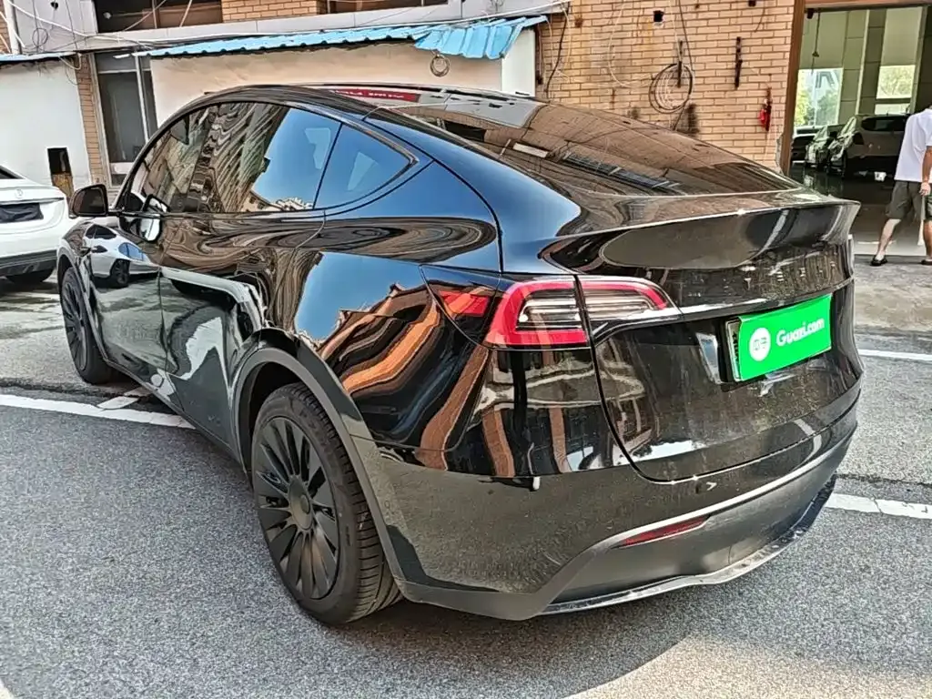 Tesla Model Y — фото 6