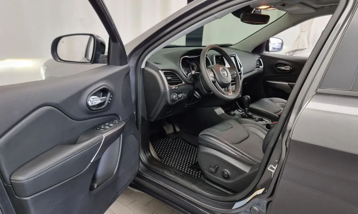 Jeep Cherokee — фото 9