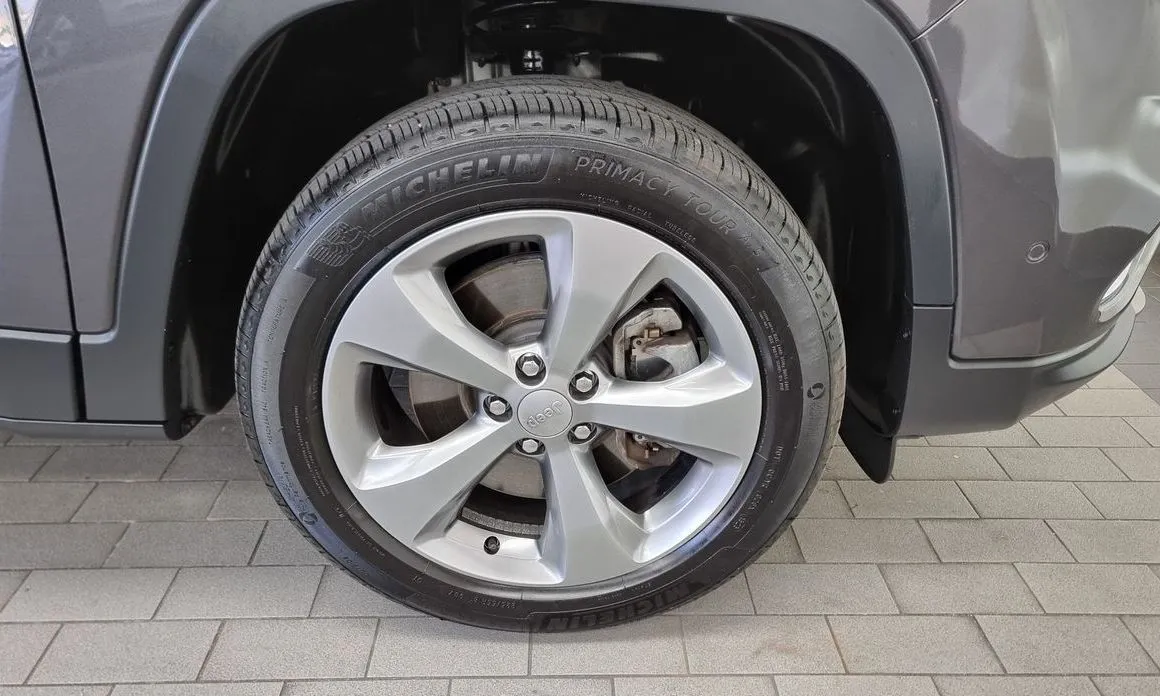 Jeep Cherokee — фото 10