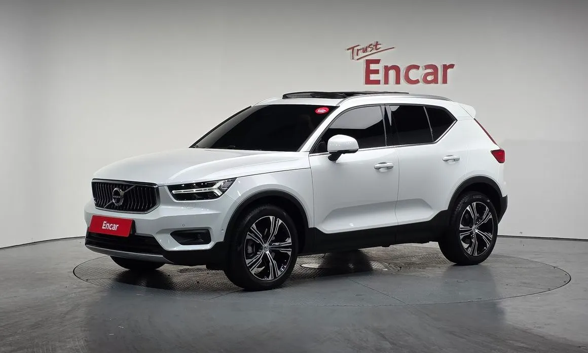 Volvo XC40 — фото 1