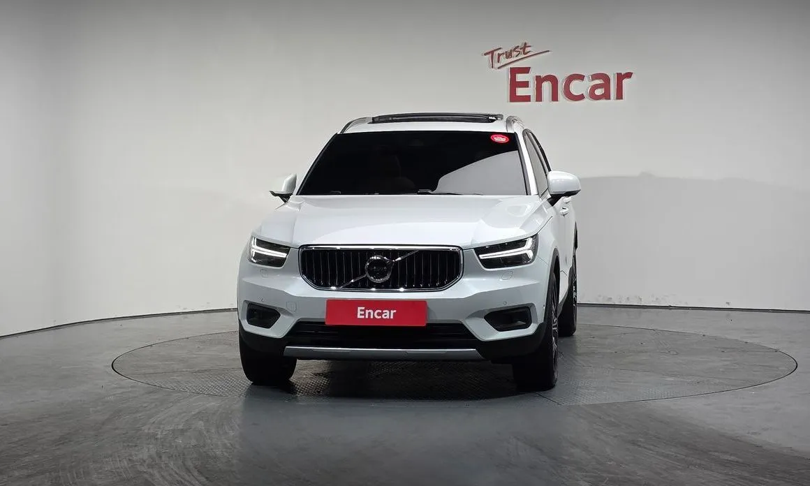 Volvo XC40 — фото 6