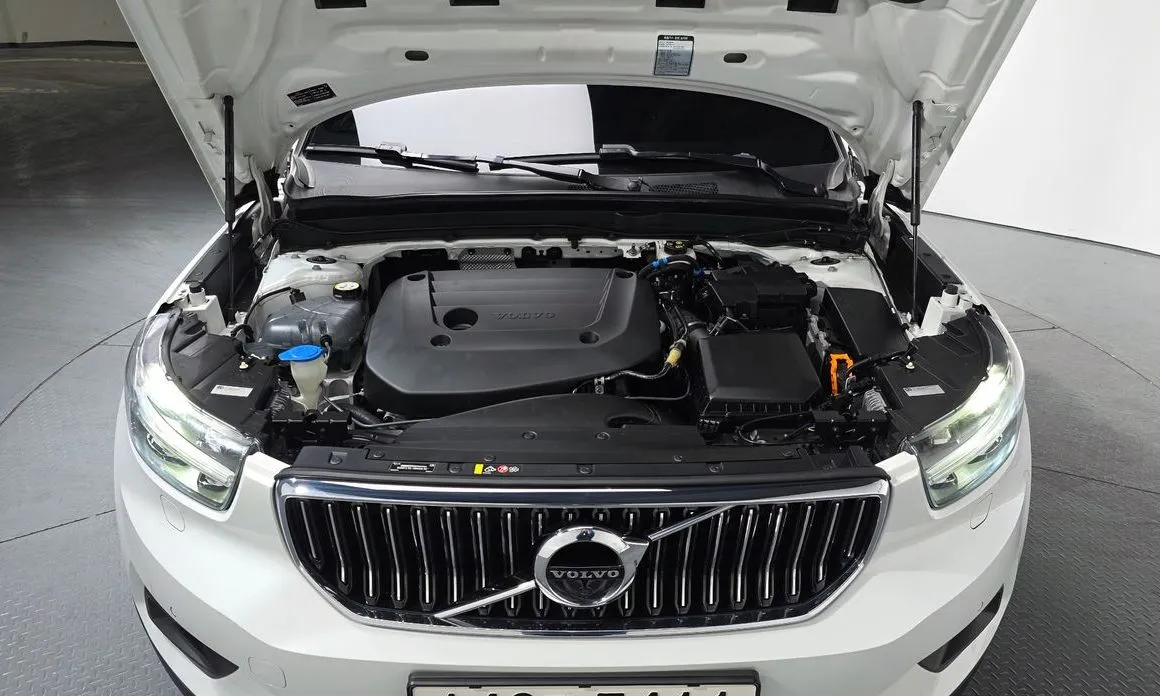 Volvo XC40 — фото 10