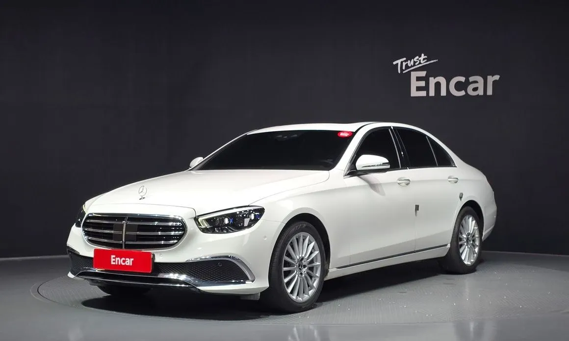 Mercedes-Benz E-Class — фото 1