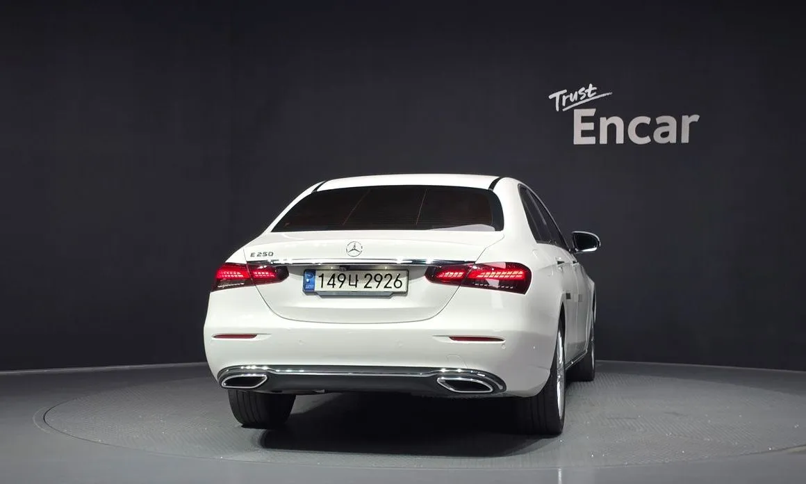 Mercedes-Benz E-Class — фото 2