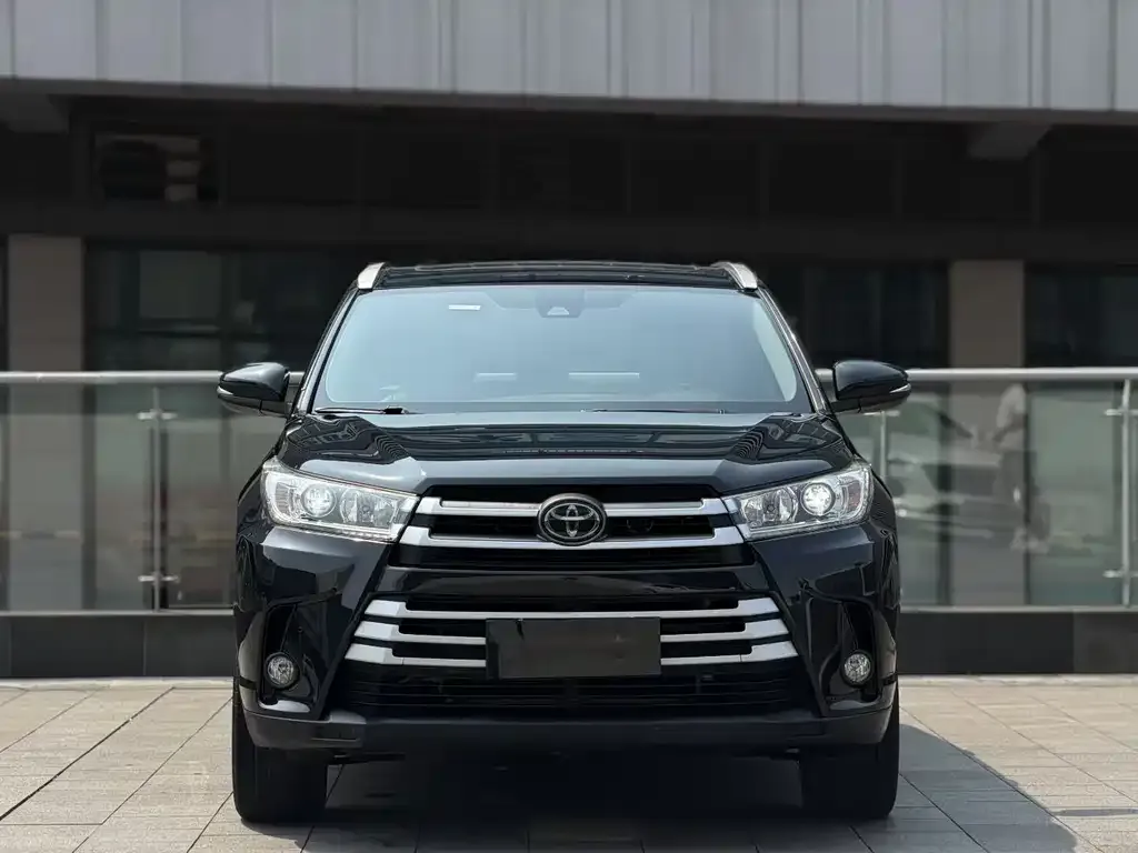 Toyota Highlander — фото 6