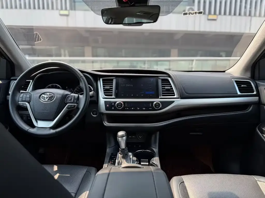Toyota Highlander — фото 5