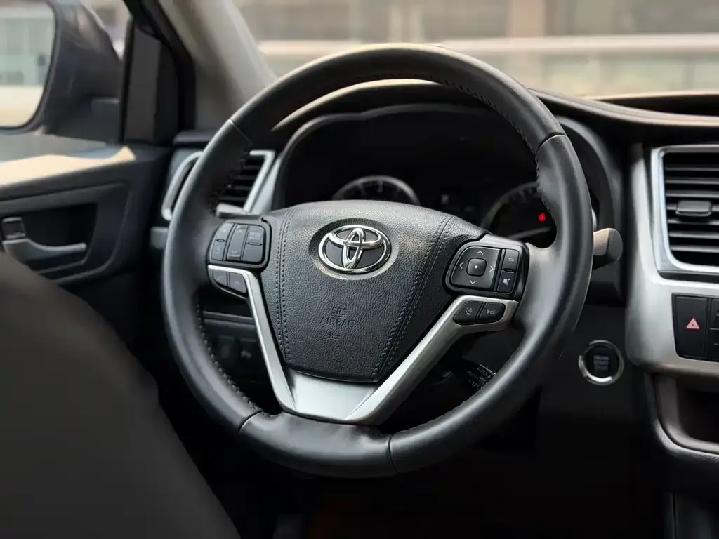 Toyota Highlander — фото 2