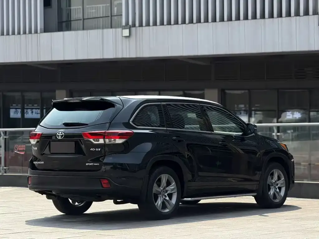 Toyota Highlander — фото 3