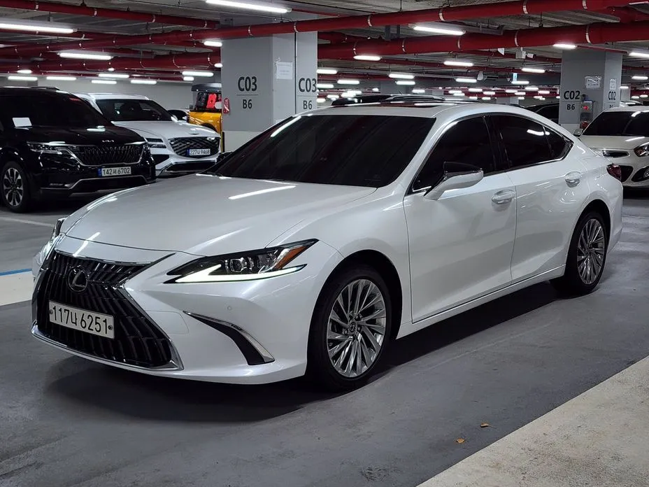Lexus ES Luxury Plus 1