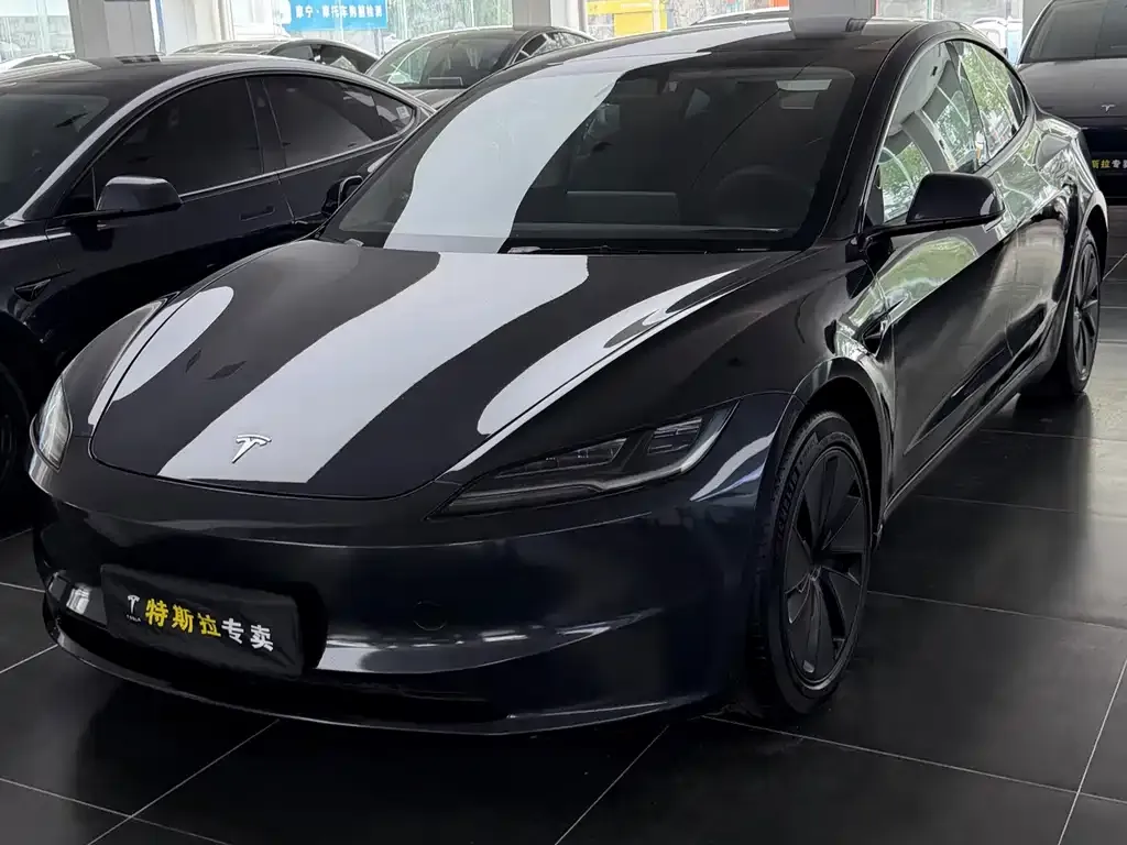 Tesla Model 3 — фото 1