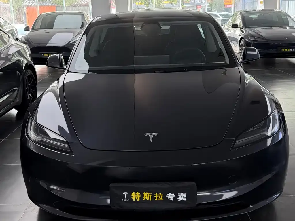 Tesla Model 3 — фото 8