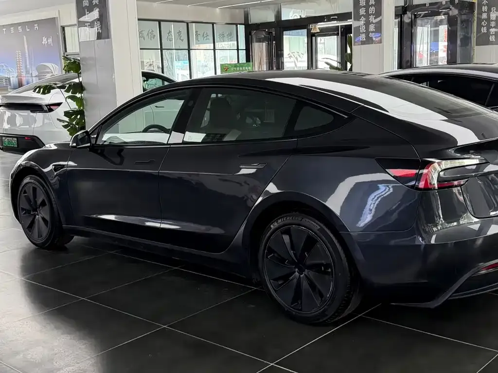 Tesla Model 3 — фото 6