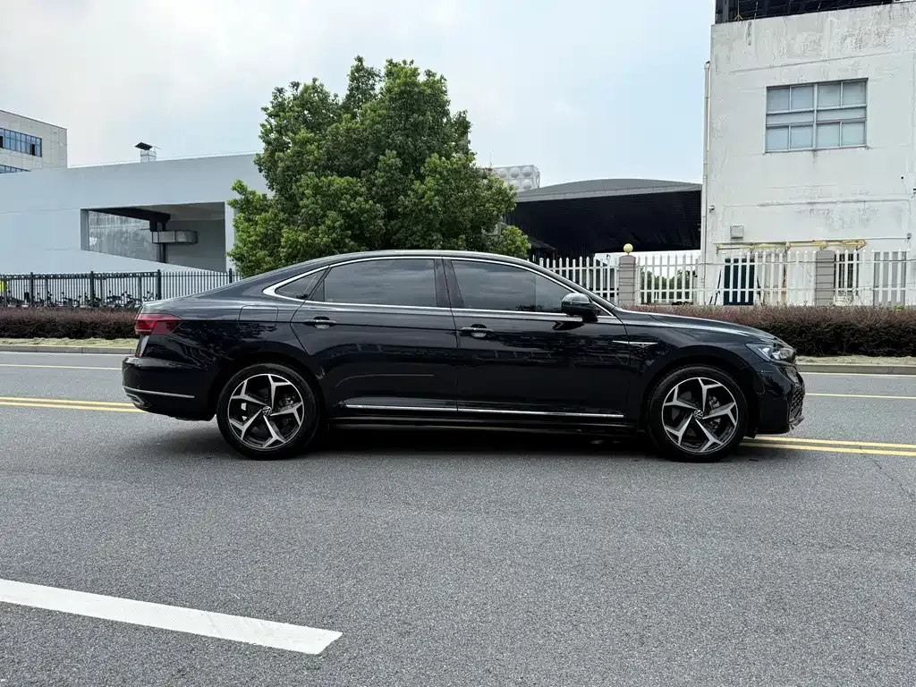 Volkswagen Passat — фото 4