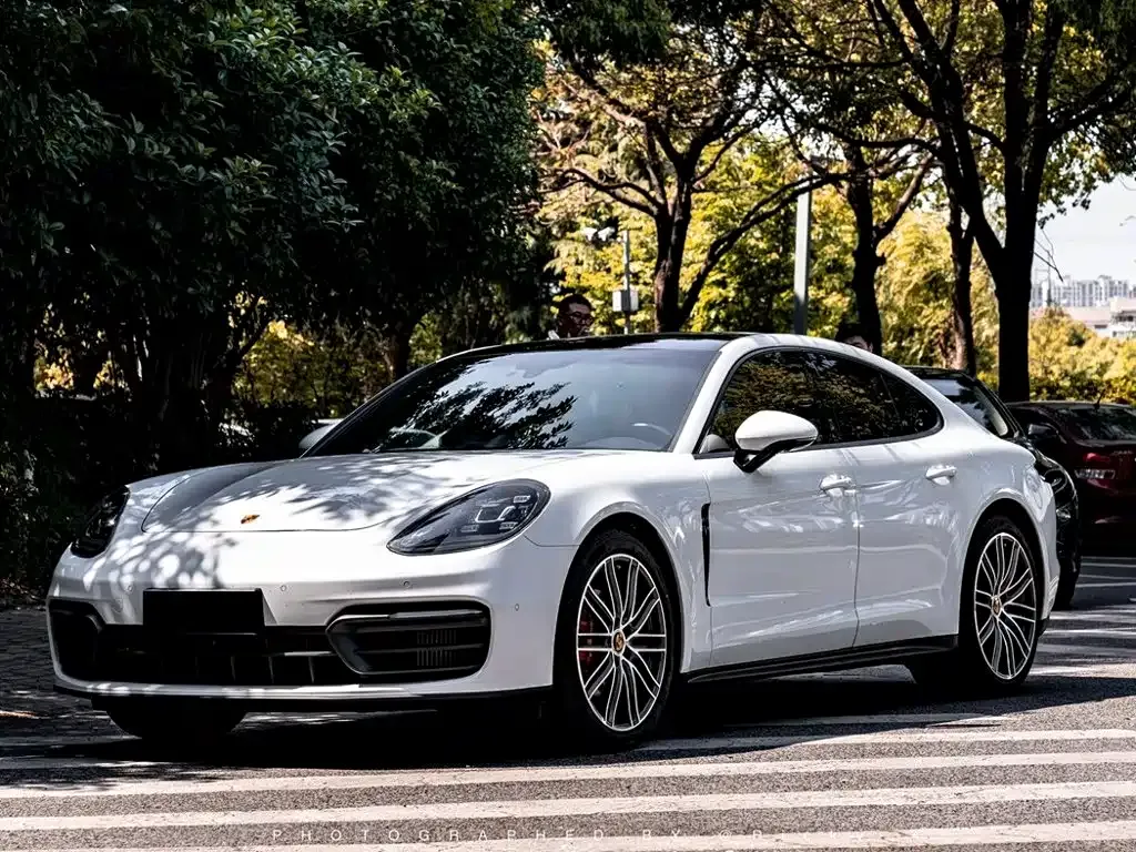 Porsche Panamera — фото 1