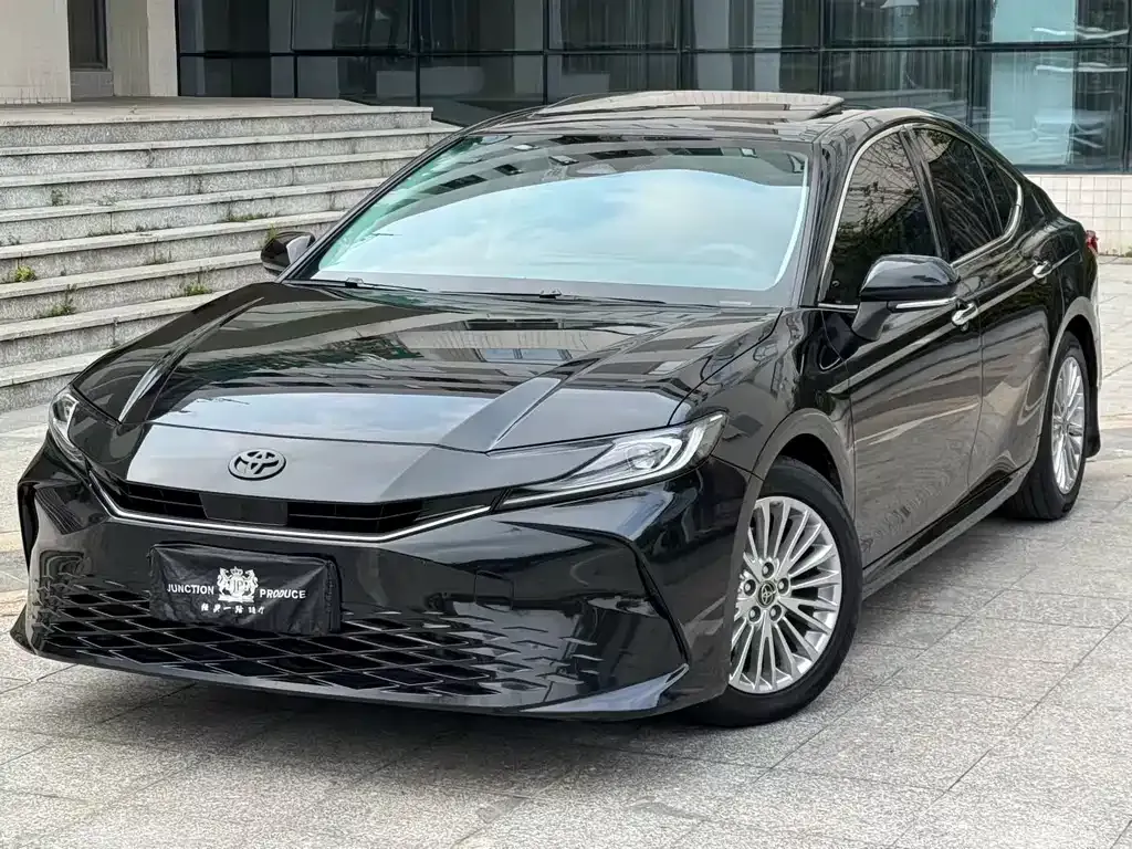 Toyota Camry — фото 8
