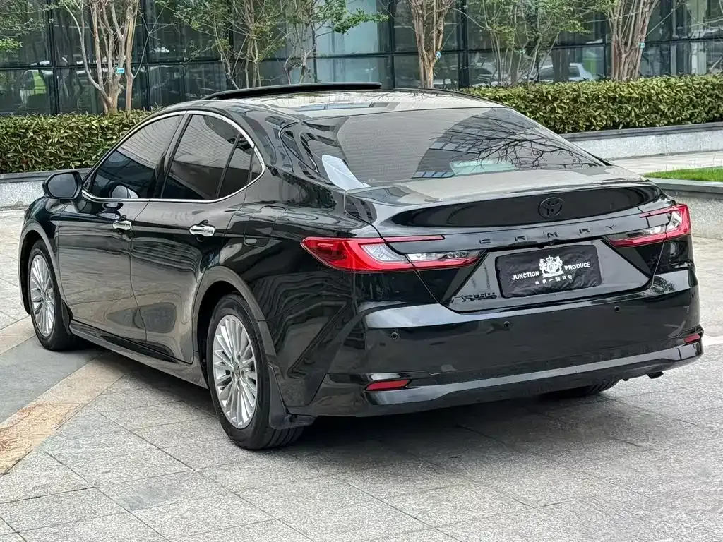 Toyota Camry — фото 7