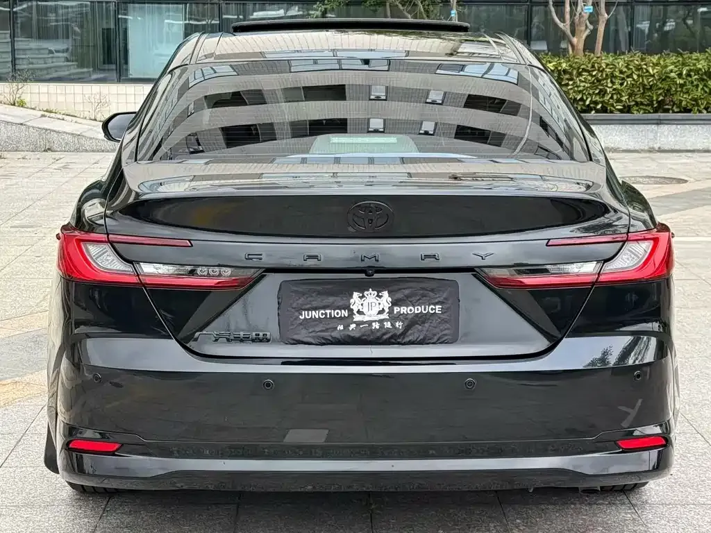 Toyota Camry — фото 9
