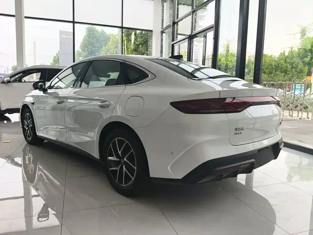 BYD Qin L — фото 9