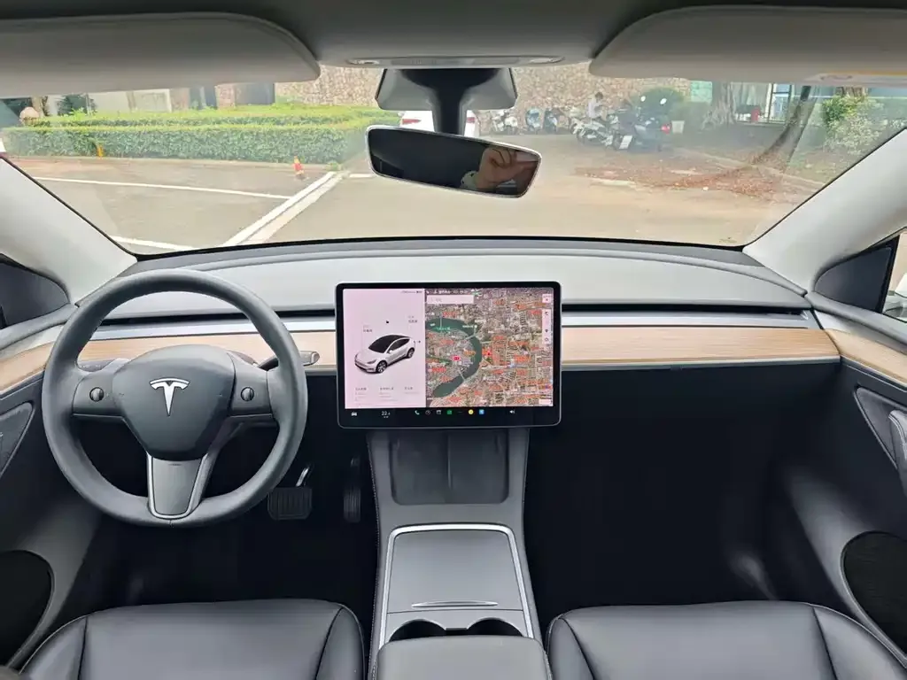 Tesla Model Y — фото 4