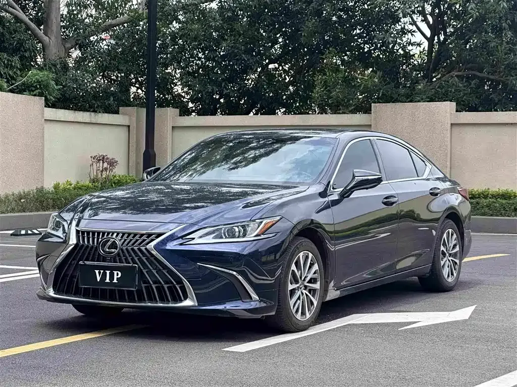 Lexus ES — фото 1
