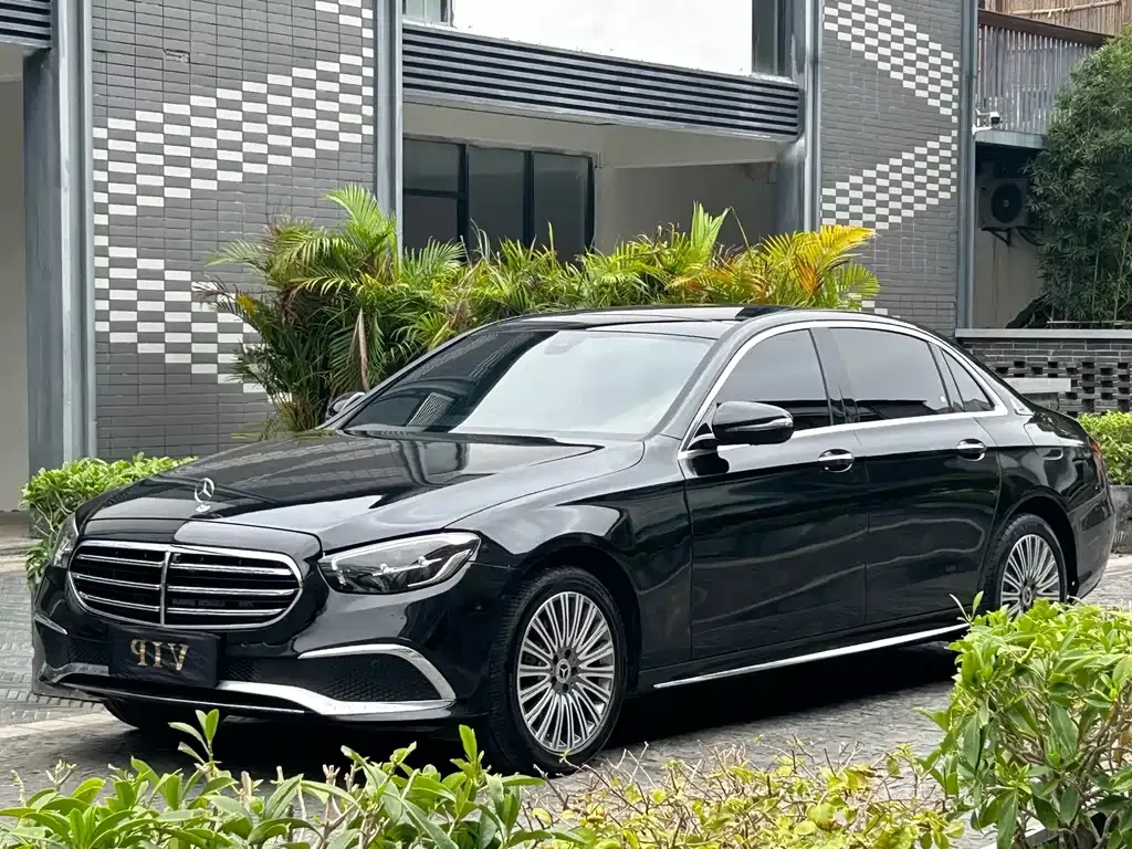 Mercedes-Benz E-Class — фото 1