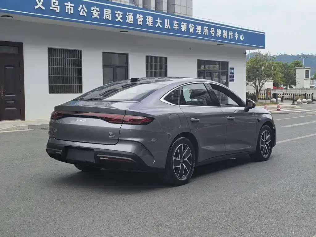 BYD Qin L — фото 6
