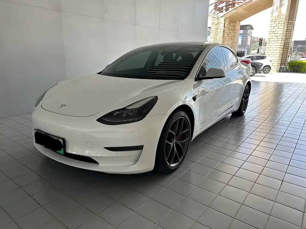 Tesla Model 3 — фото 1