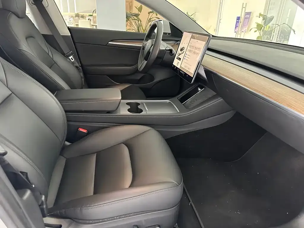 Tesla Model 3 — фото 10